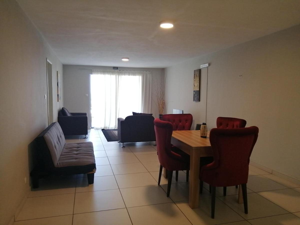 Residence Riva Bella Порт Луи Екстериор снимка